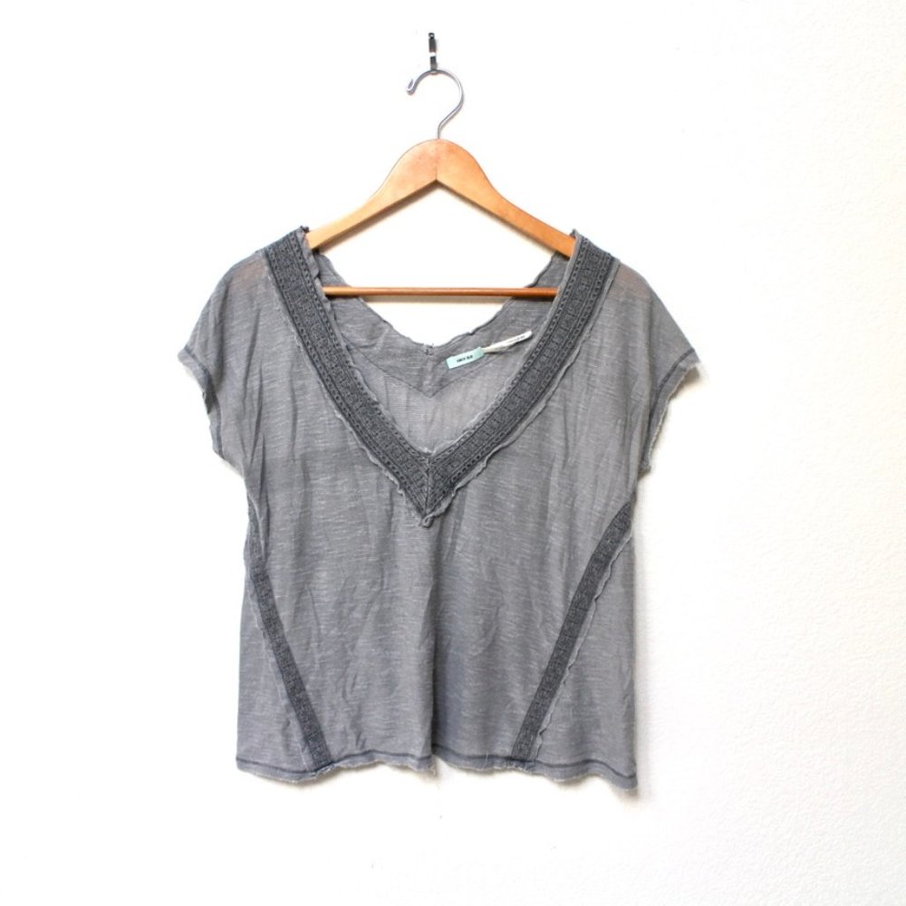 Urban Outfitters | Embroidered Hem V-Neck Tee